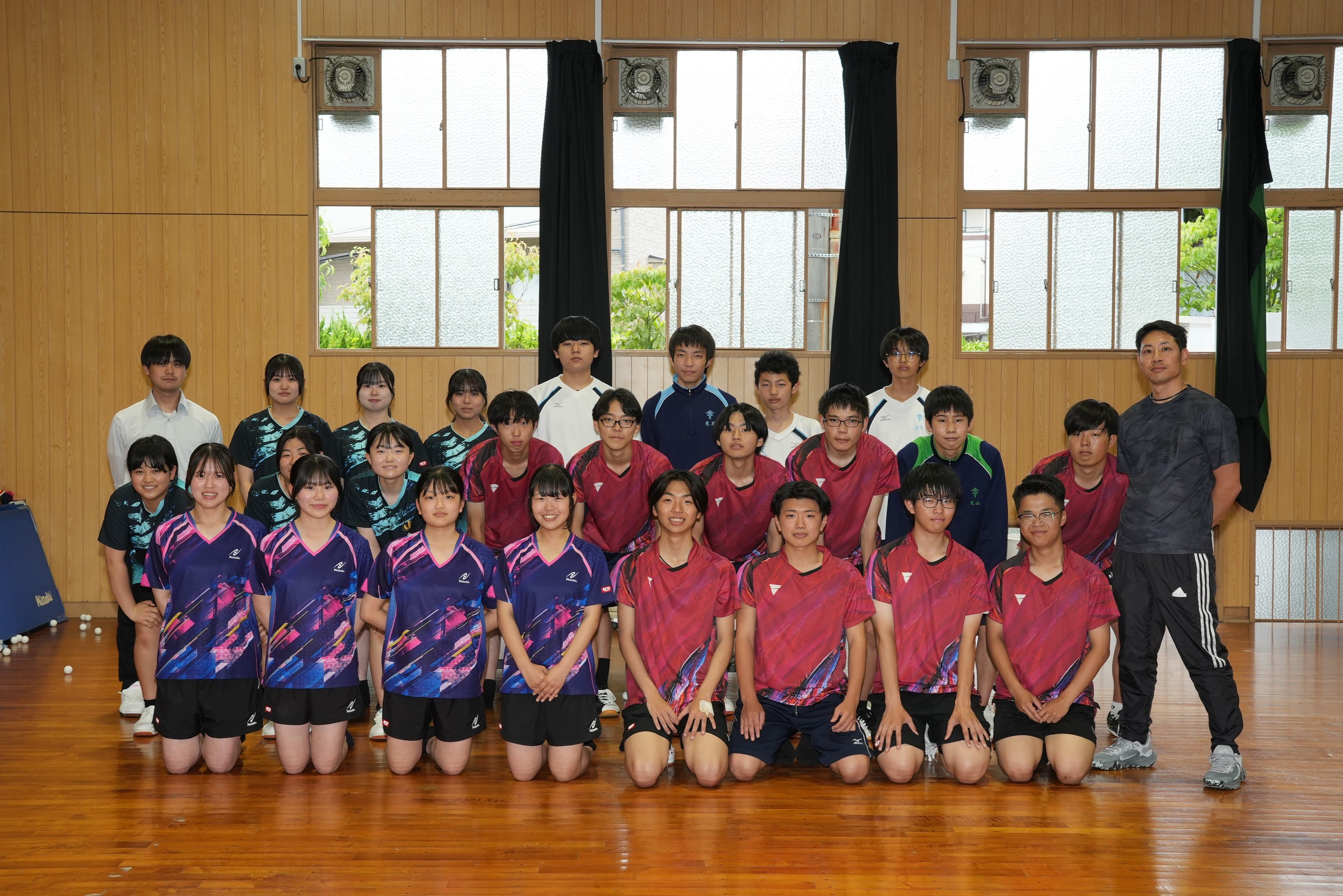 24.卓球部2025.JPG